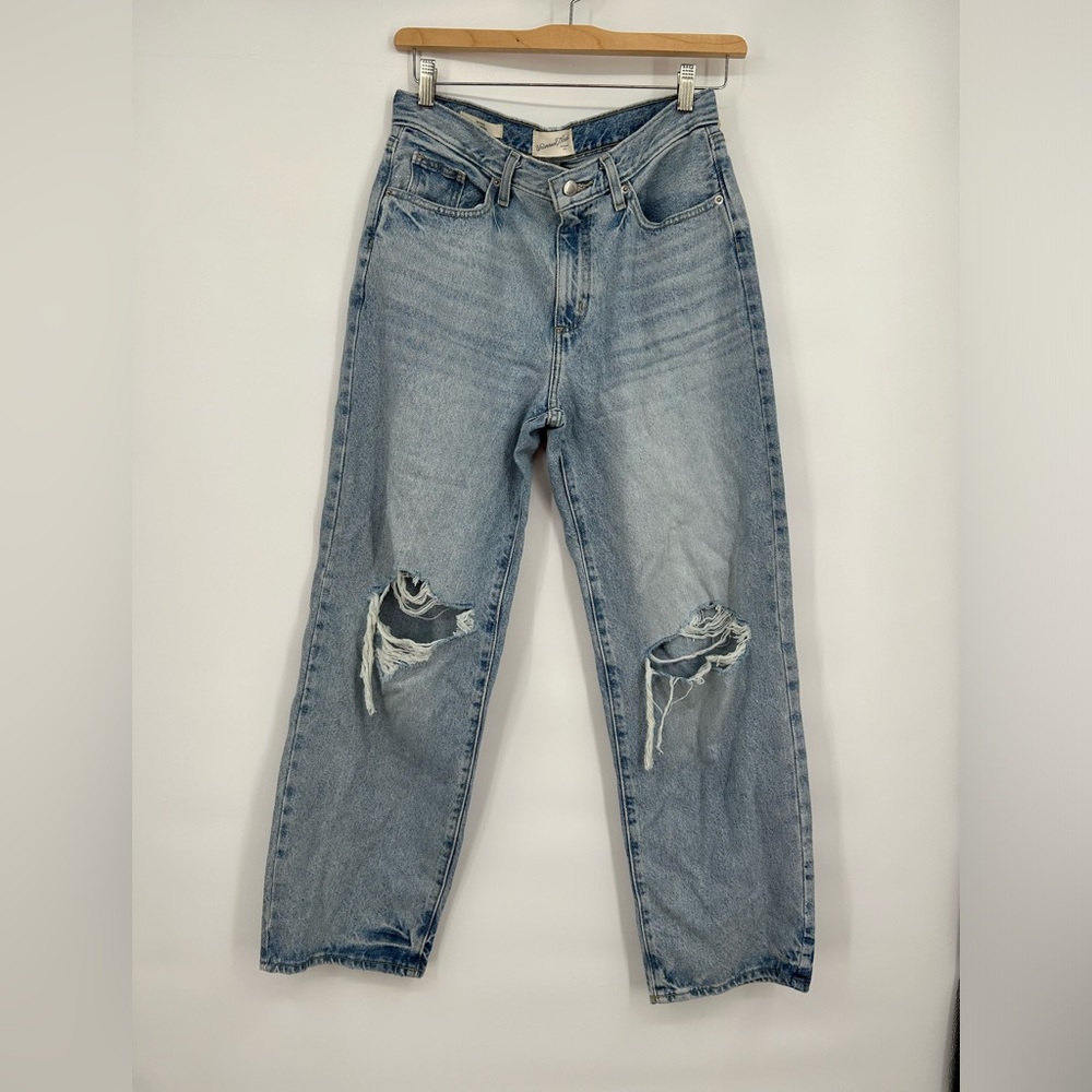 Universal Thread Light Wash Straight Leg Ripped Jeans - Picture 2 of 6